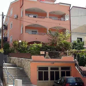 apartment-vojka.primorje-gorskikotar.com/