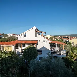 apartment-surfers-lodge.primorje-gorskikotar.com/
