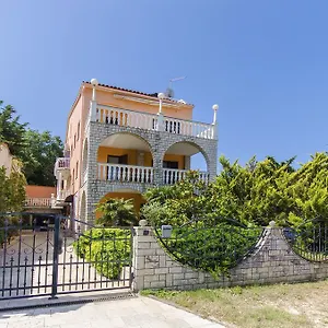 apartments-drago.pula-hotels.org/